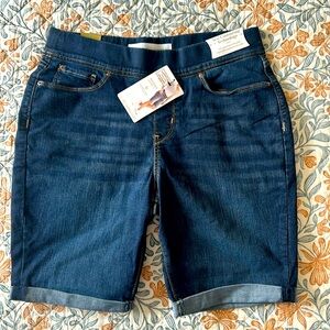 NWT Levi Strauss pull on 9 inch denim shorts